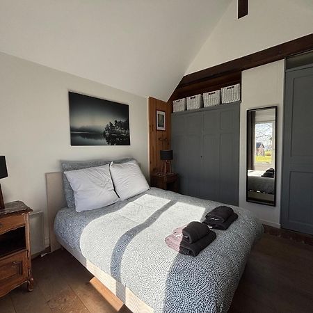 Maison De Campagne Lumineuse Spacieuse Dans Impasse Au Calme A Proximite D'Un Chateau Deux Verandas Grand Jardin Cabane Pour Velos, Pres Port En Bessin Et Bayeux, Proche Plages Du Debarquement Commes Exterior photo