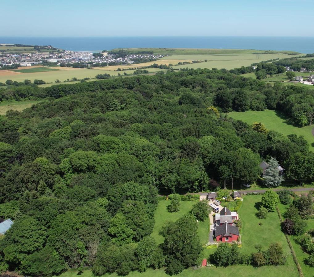 Maison De Campagne Lumineuse Spacieuse Dans Impasse Au Calme A Proximite D'Un Chateau Deux Verandas Grand Jardin Cabane Pour Velos, Pres Port En Bessin Et Bayeux, Proche Plages Du Debarquement Commes Exterior photo