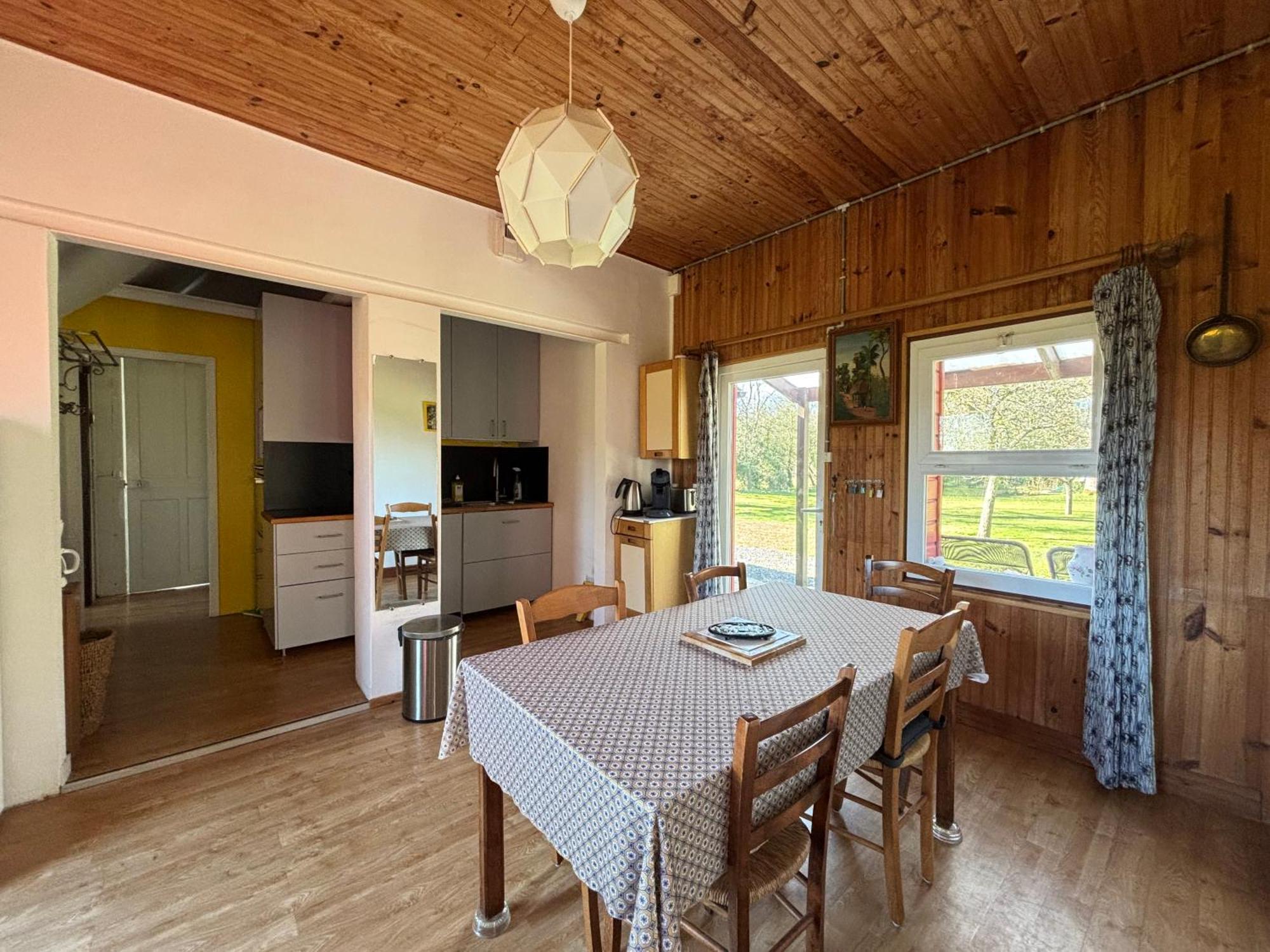 Maison De Campagne Lumineuse Spacieuse Dans Impasse Au Calme A Proximite D'Un Chateau Deux Verandas Grand Jardin Cabane Pour Velos, Pres Port En Bessin Et Bayeux, Proche Plages Du Debarquement Commes Exterior photo