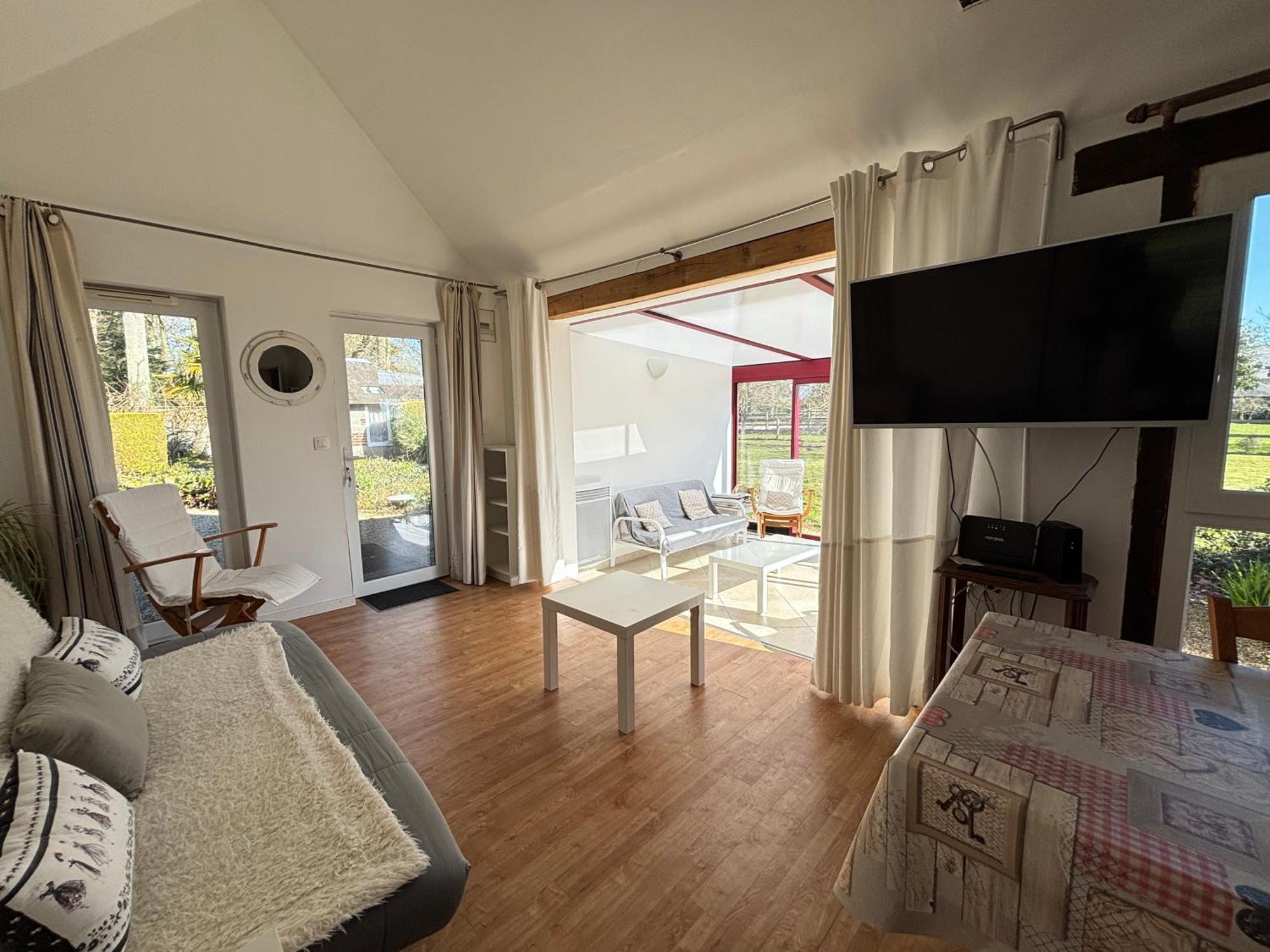 Maison De Campagne Lumineuse Spacieuse Dans Impasse Au Calme A Proximite D'Un Chateau Deux Verandas Grand Jardin Cabane Pour Velos, Pres Port En Bessin Et Bayeux, Proche Plages Du Debarquement Commes Exterior photo