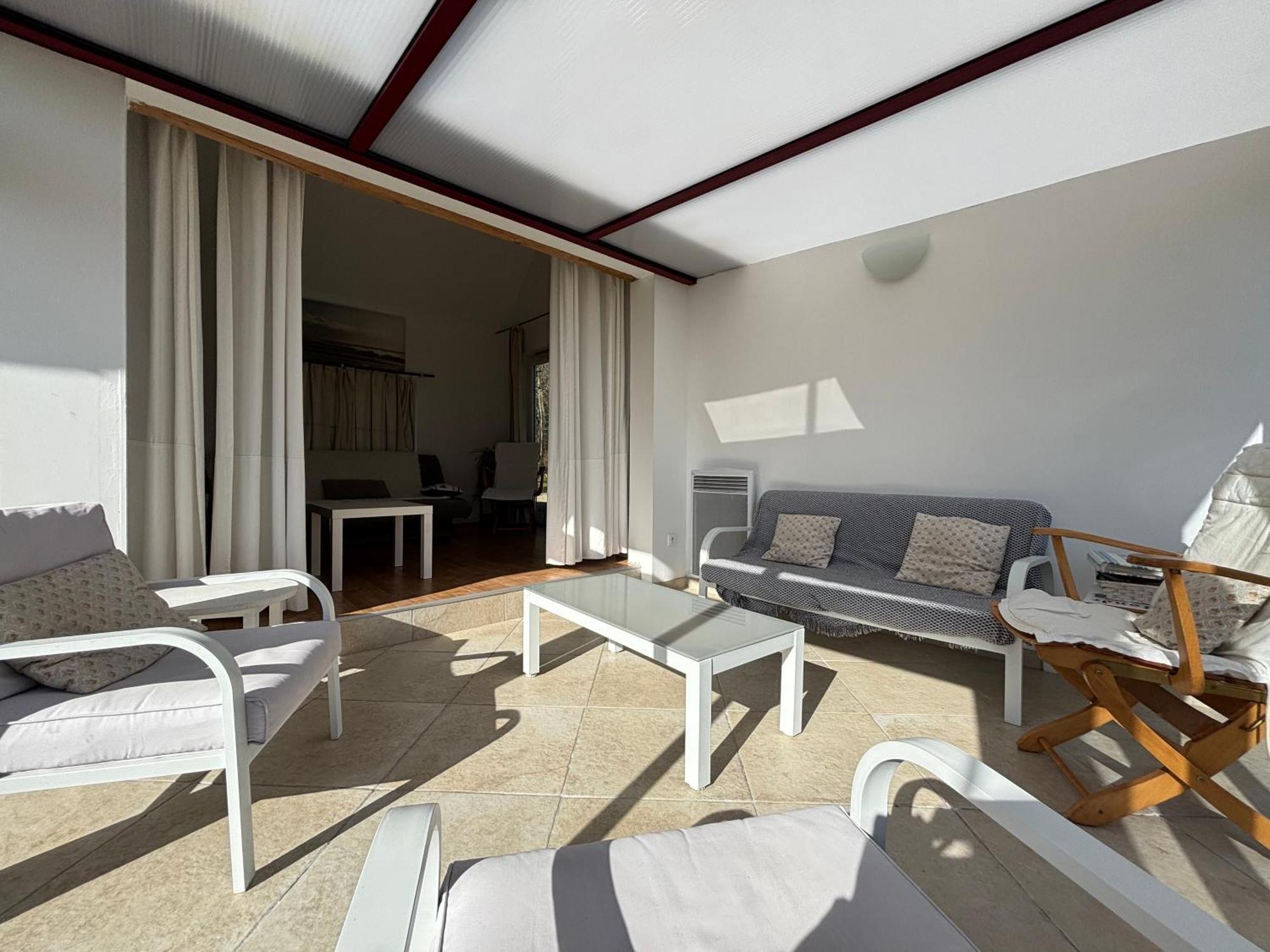 Maison De Campagne Lumineuse Spacieuse Dans Impasse Au Calme A Proximite D'Un Chateau Deux Verandas Grand Jardin Cabane Pour Velos, Pres Port En Bessin Et Bayeux, Proche Plages Du Debarquement Commes Exterior photo