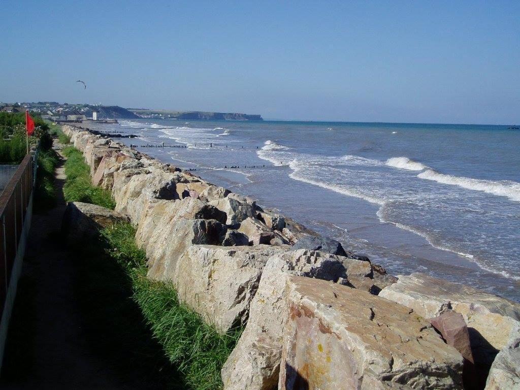 Maison De Campagne Lumineuse Spacieuse Dans Impasse Au Calme A Proximite D'Un Chateau Deux Verandas Grand Jardin Cabane Pour Velos, Pres Port En Bessin Et Bayeux, Proche Plages Du Debarquement Commes Exterior photo