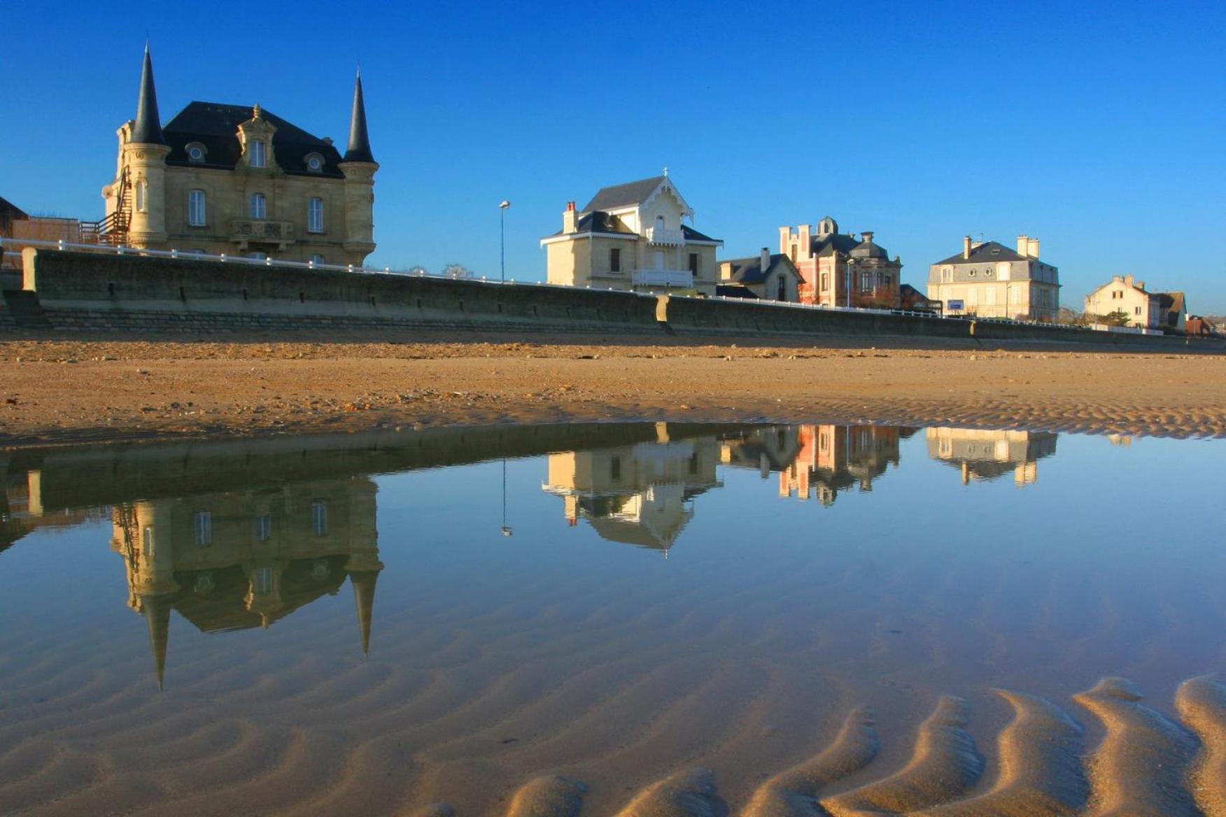 Maison De Campagne Lumineuse Spacieuse Dans Impasse Au Calme A Proximite D'Un Chateau Deux Verandas Grand Jardin Cabane Pour Velos, Pres Port En Bessin Et Bayeux, Proche Plages Du Debarquement Commes Exterior photo